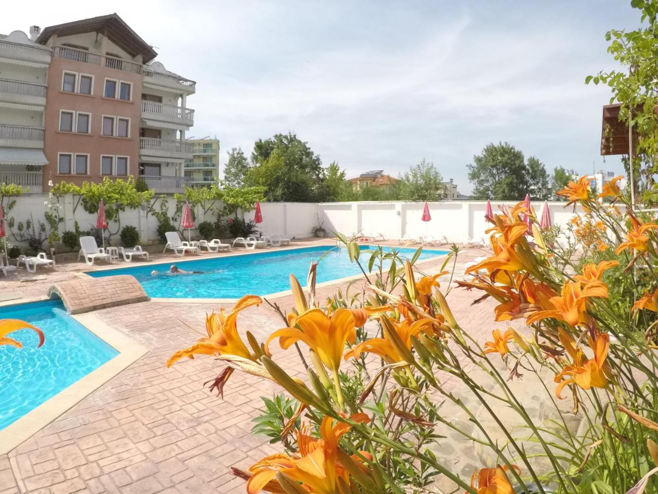 פרימורסקו Alba Family Club Hotel מראה חיצוני תמונה